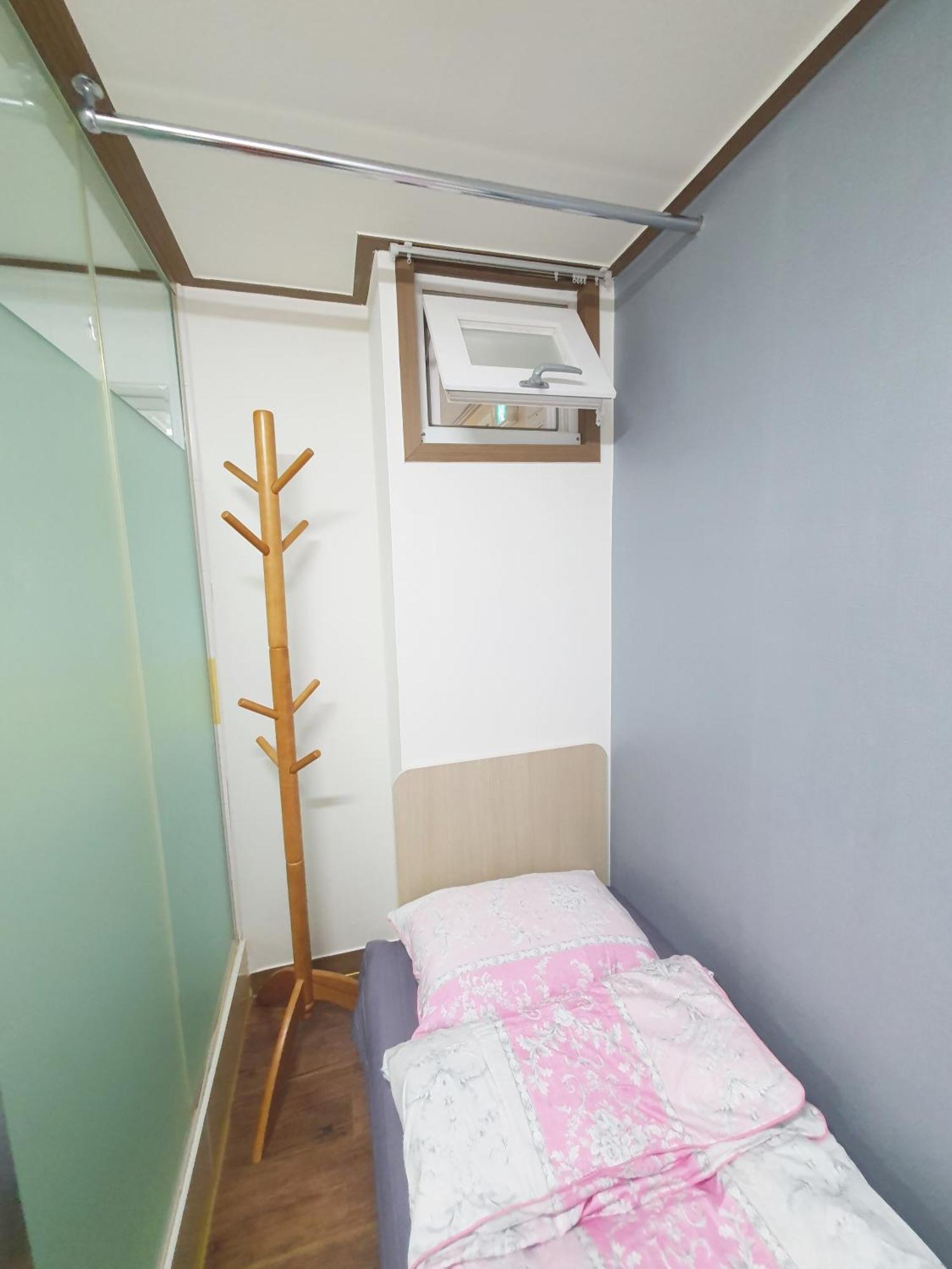 Sinsa Stay- Female Only Seoul