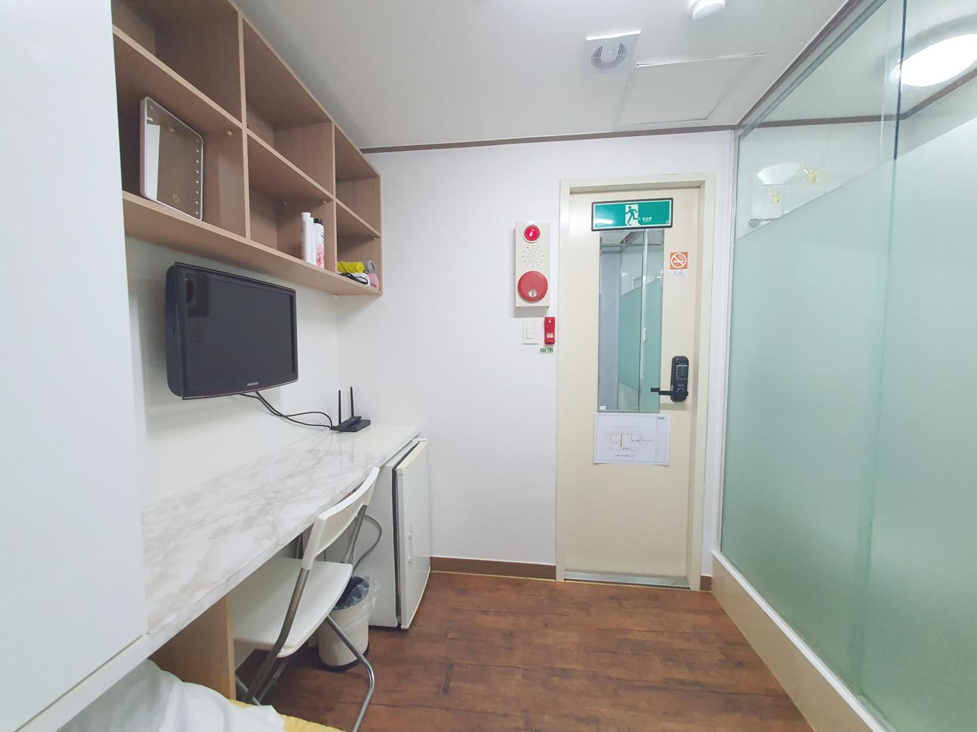 Guest house Sinsa Stay- Female Only