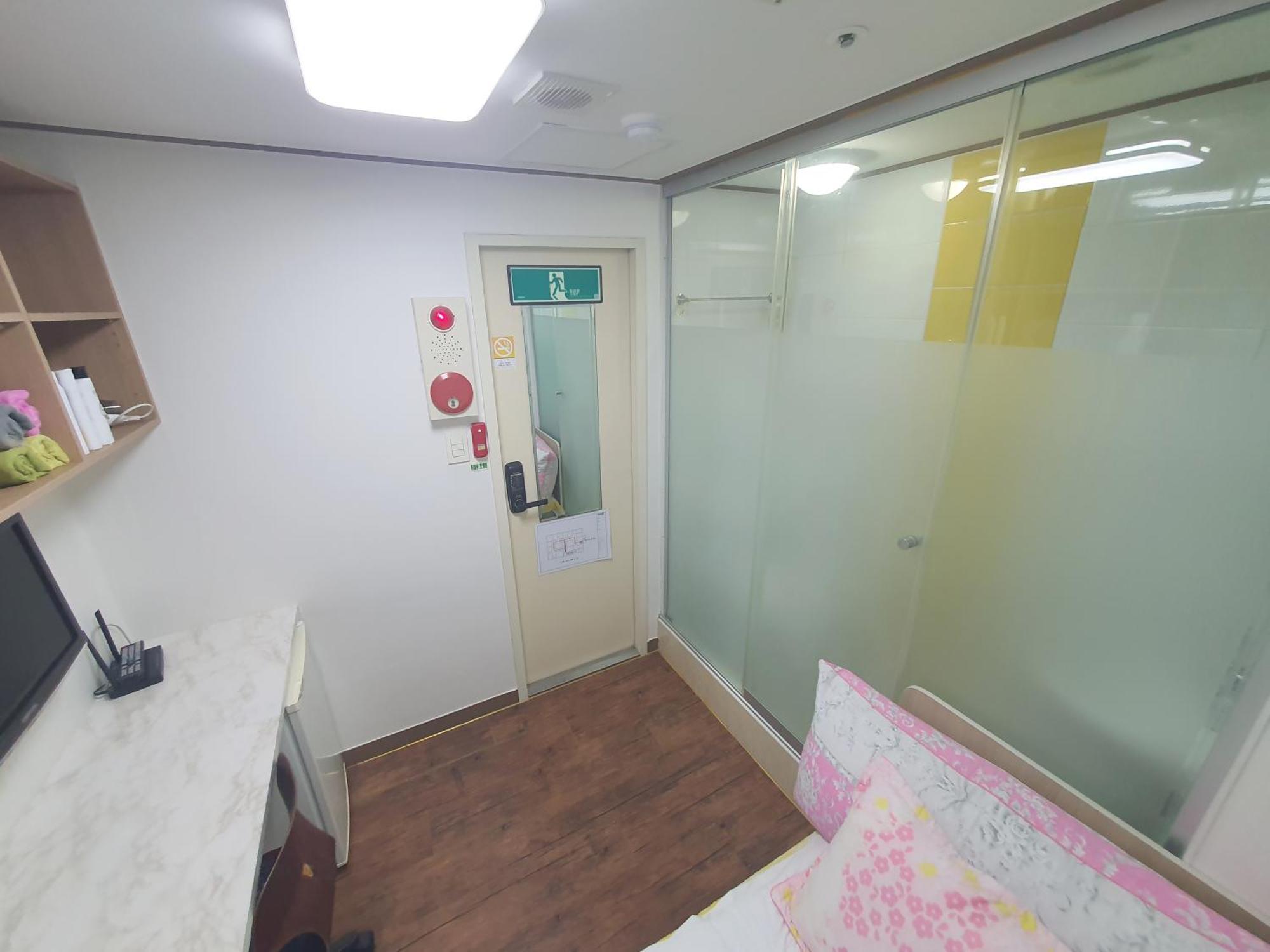Sinsa Stay- Female Only * Seoul
