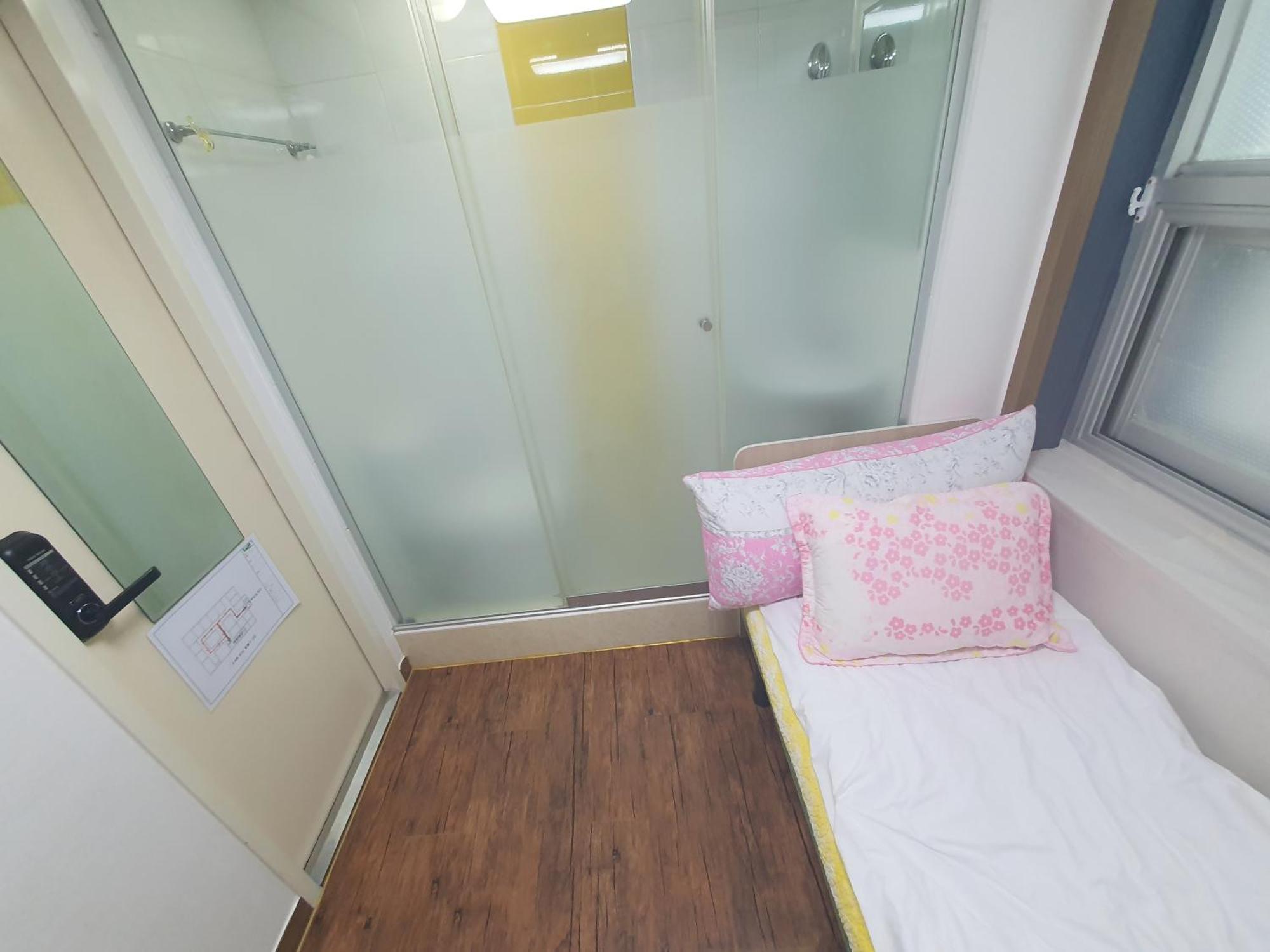 Guest house Sinsa Stay- Female Only Seoul