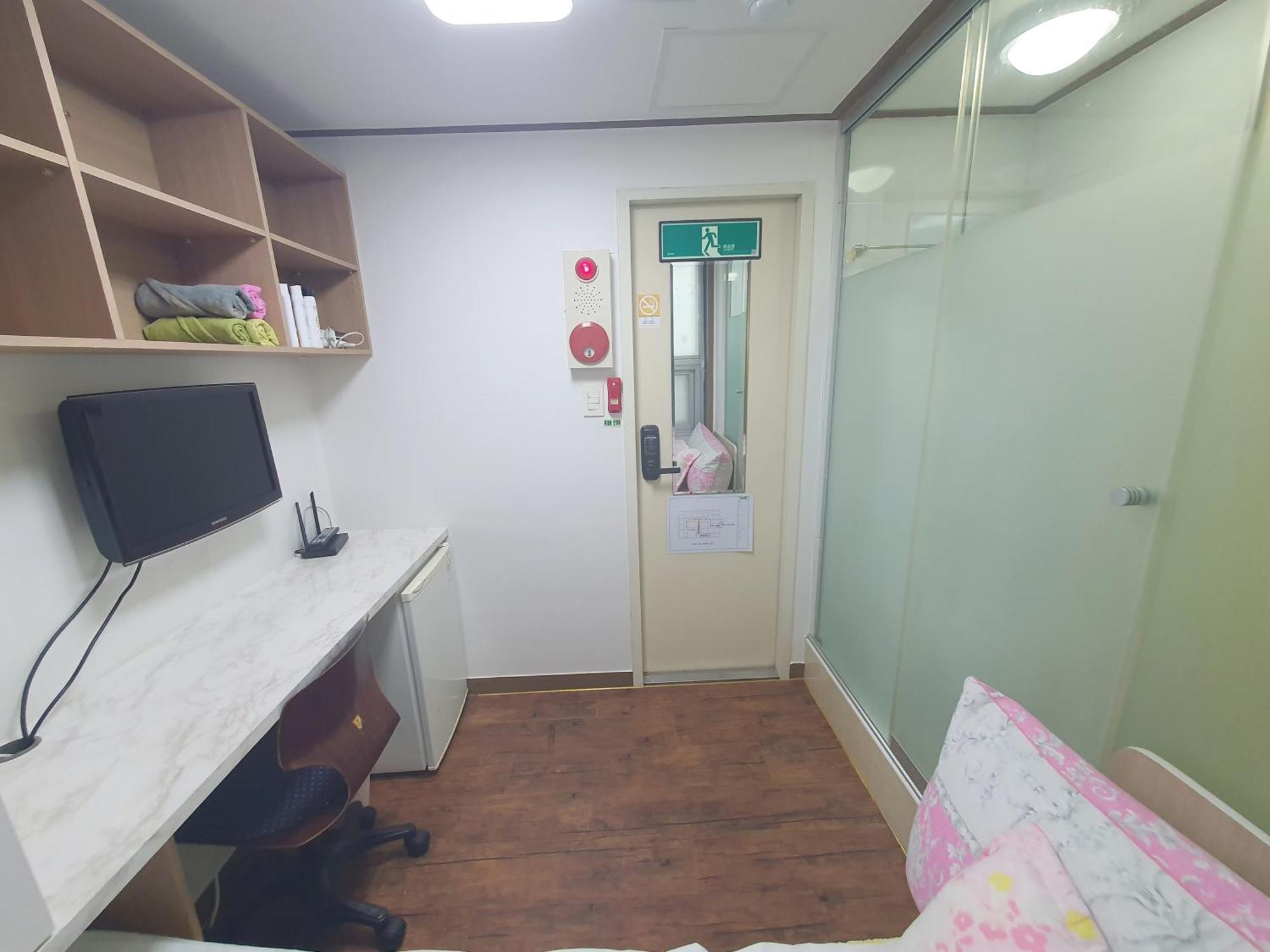 Guest house Sinsa Stay- Female Only