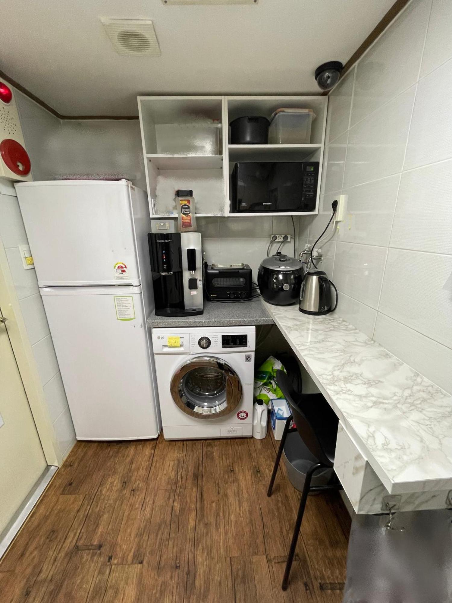 Sinsa Stay- Female Only Seoul