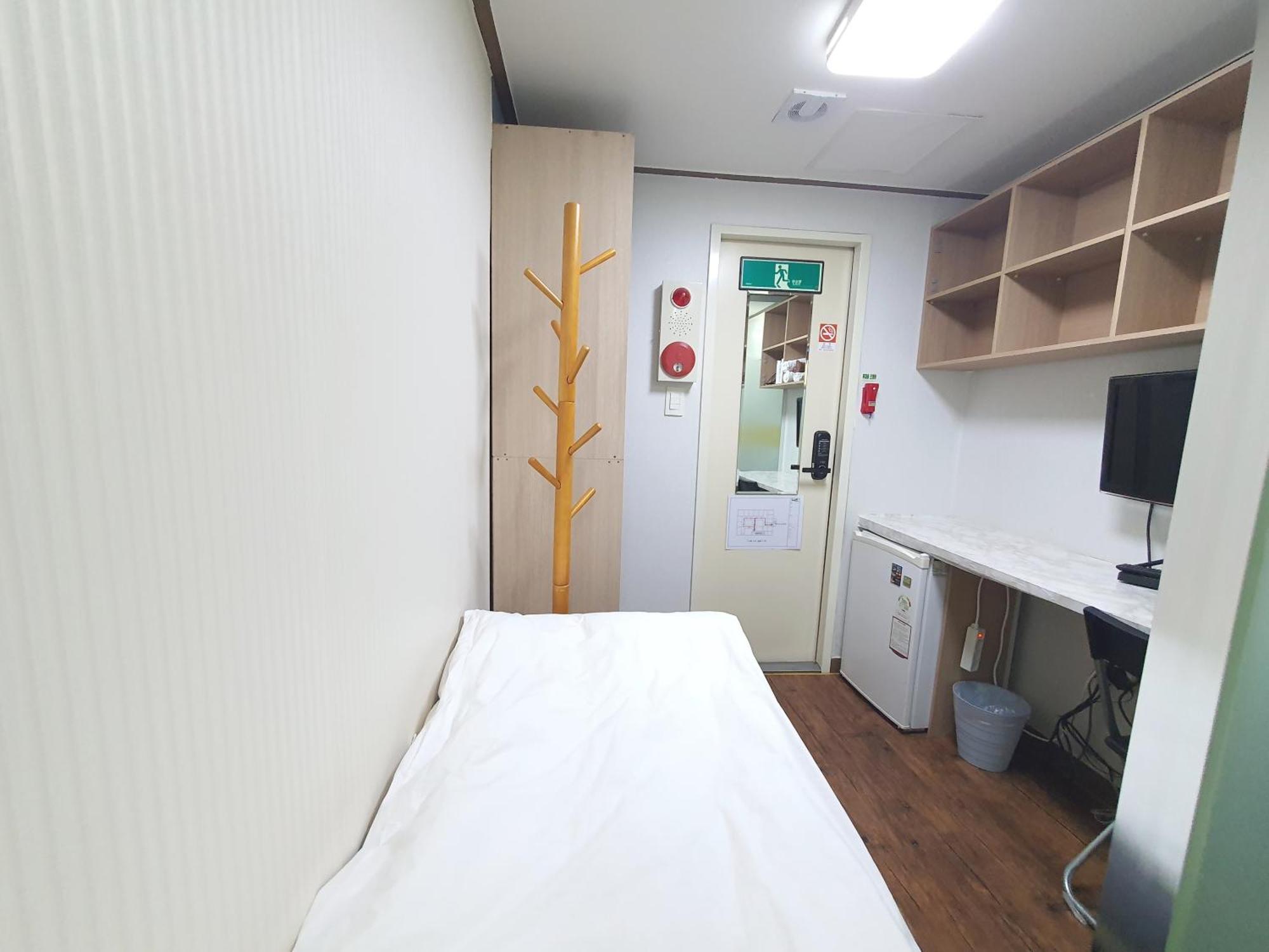 Sinsa Stay- Female Only Seoul