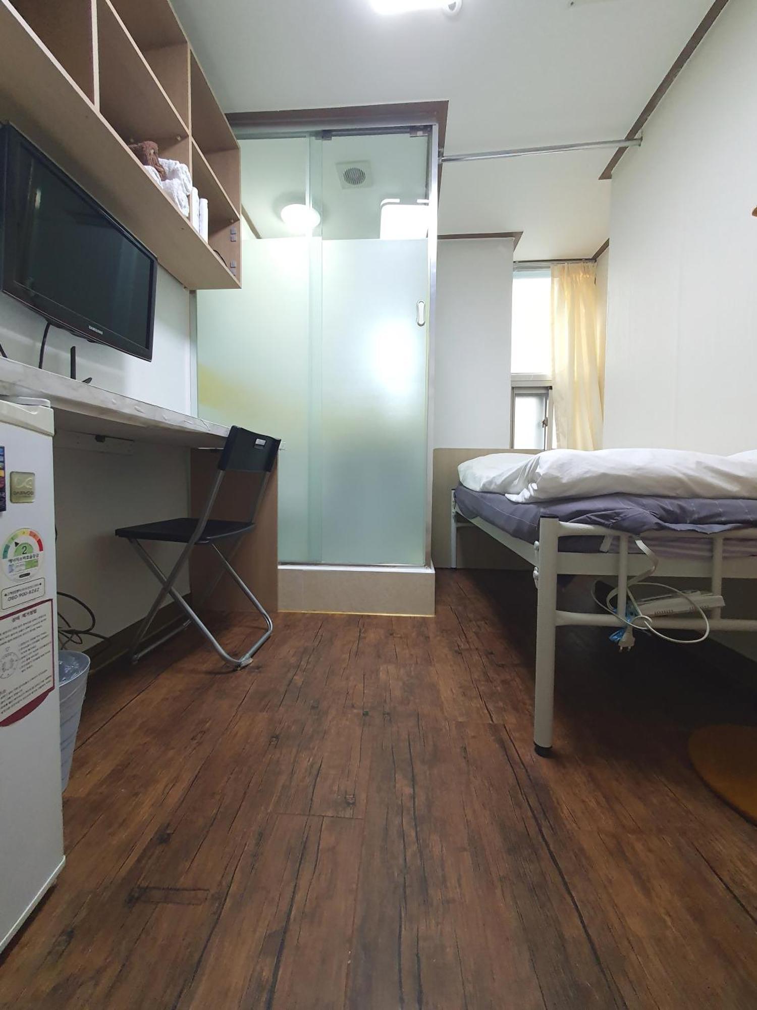 Sinsa Stay- Female Only Guest house