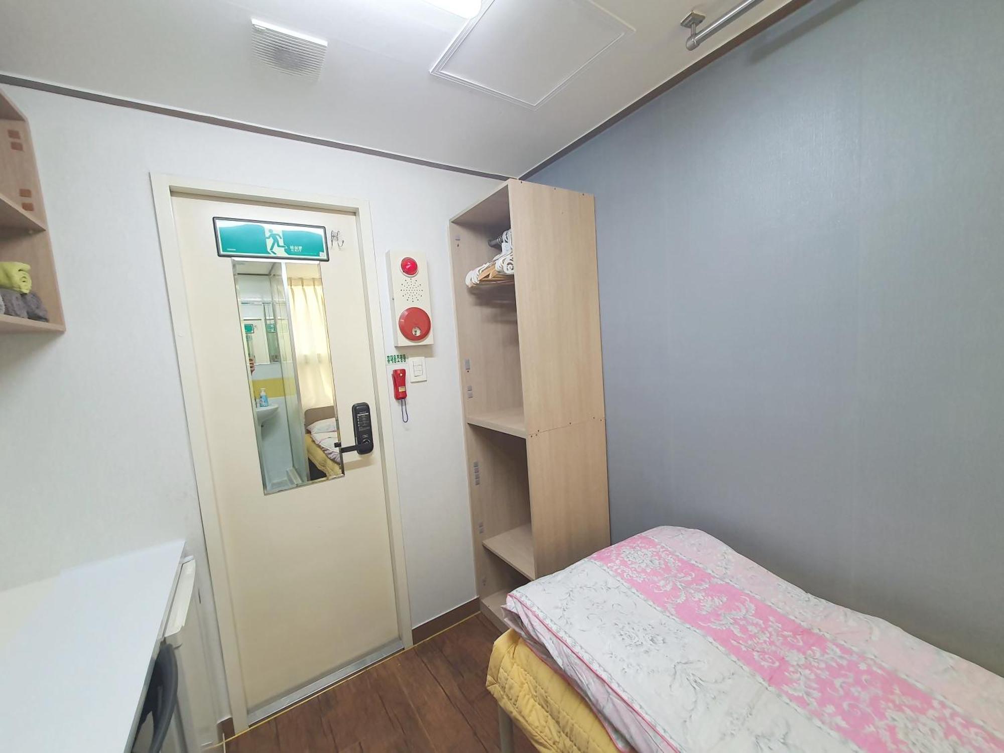 Guest house Sinsa Stay- Female Only *